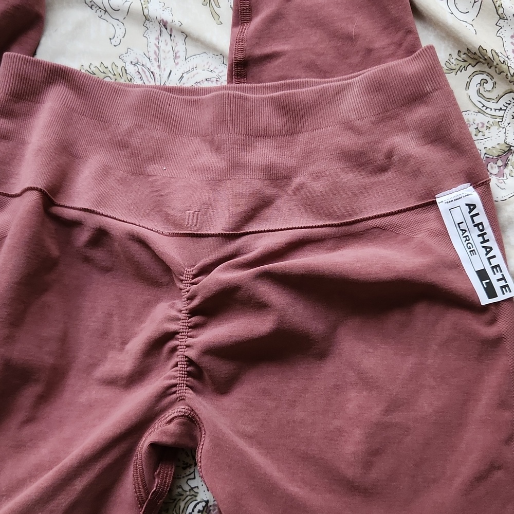 Alphalete AMPLIFY leggings in ROSE